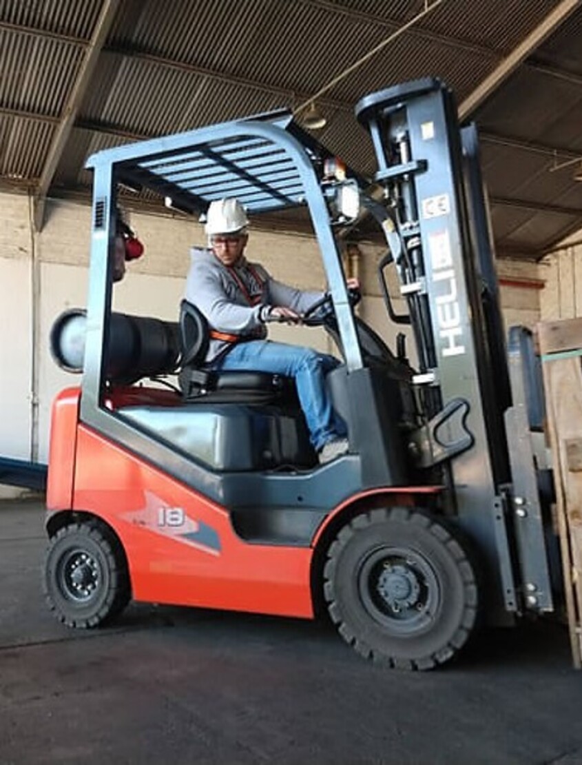 NR 11 - TRANSPORTE, MOVIMENTAÇÃO, ARMAZENAGEM E MANUSEIO DE MATERIAIS  - OPERADOR DE EMPILHADEIRA 
