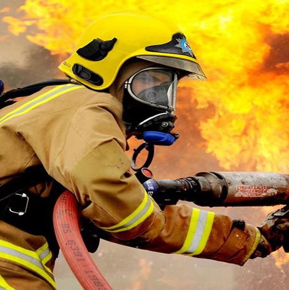 COMBATE A INCÊNDIO COM EXTINTORES 